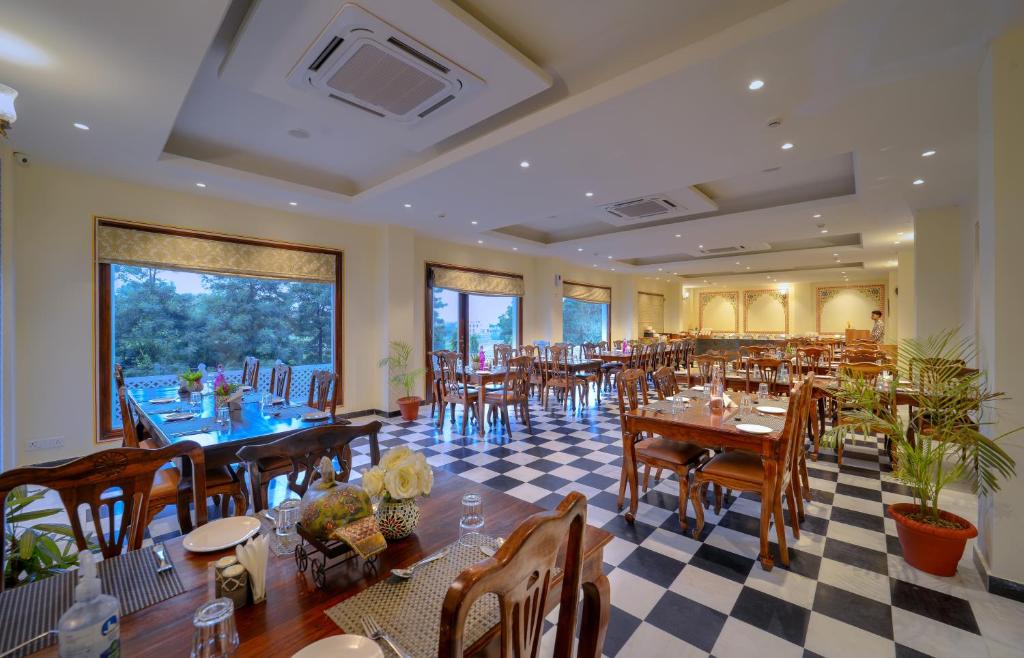 WelcomHeritage Mount Valley Resort Ranthambore 4